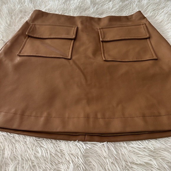 Olivaceous Faux Leather Mini Skirt – Camel Tan Utility Pockets, Size Small - Picture 14 of 16